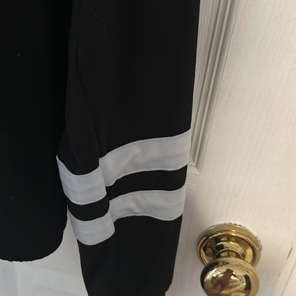 no boundaries black hoodie with detail at neck and white stripes on sleeves - Picture 6 of 13